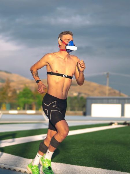 Sync Your breathing and workout performance with this VO2 mask