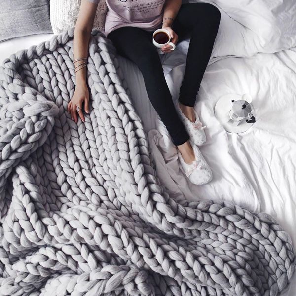 Gravity chunky knit blanket2